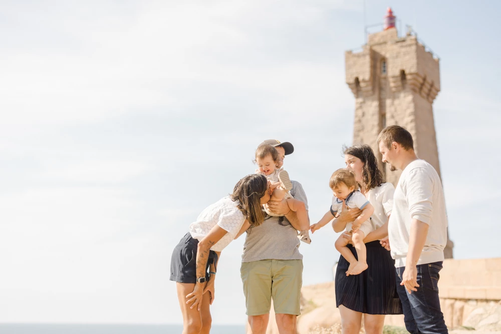 bonheur sourire événement beige gris